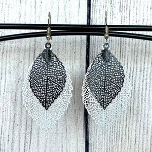 Fashion jewelry woman’s leaf earrings